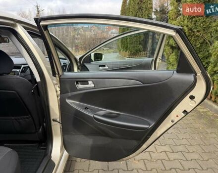 Бежевий Хендай Соната, об'ємом двигуна 2 л та пробігом 69 тис. км за 10750 $, фото 36 на Automoto.ua