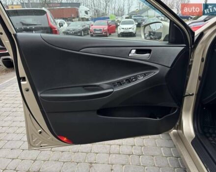 Бежевый Хендай Соната, объемом двигателя 2 л и пробегом 69 тыс. км за 10500 $, фото 19 на Automoto.ua