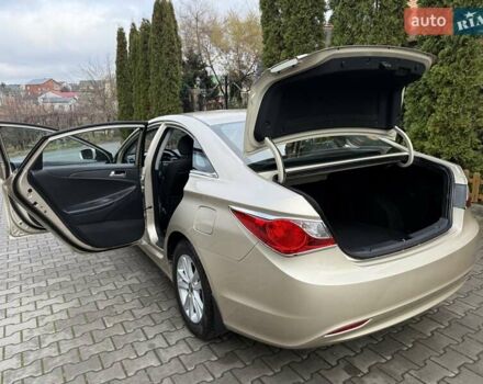 Бежевий Хендай Соната, об'ємом двигуна 2 л та пробігом 69 тис. км за 10750 $, фото 30 на Automoto.ua