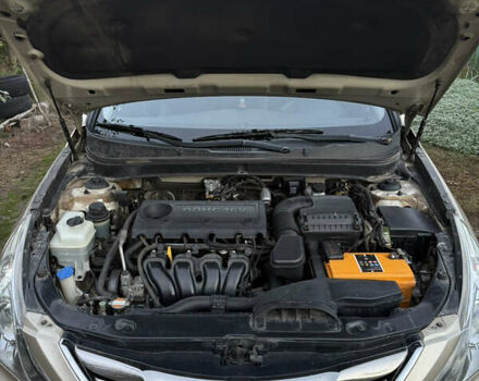 Бежевый Хендай Соната, объемом двигателя 2 л и пробегом 255 тыс. км за 7700 $, фото 1 на Automoto.ua