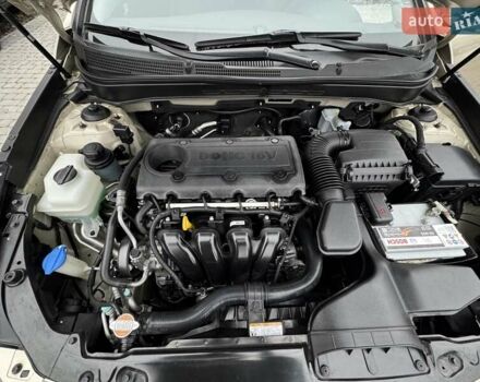 Бежевый Хендай Соната, объемом двигателя 2 л и пробегом 69 тыс. км за 10500 $, фото 3 на Automoto.ua