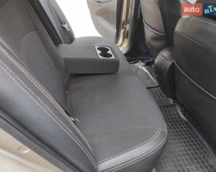 Бежевый Хендай Соната, объемом двигателя 2 л и пробегом 160 тыс. км за 5499 $, фото 29 на Automoto.ua