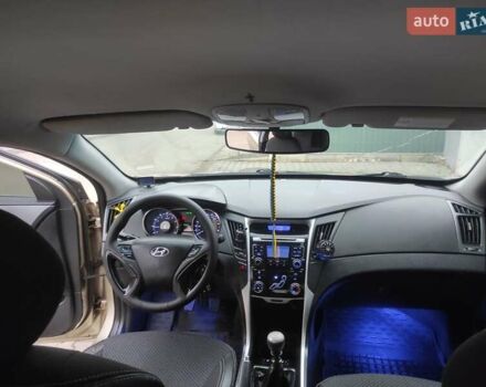 Бежевый Хендай Соната, объемом двигателя 2 л и пробегом 160 тыс. км за 5499 $, фото 27 на Automoto.ua