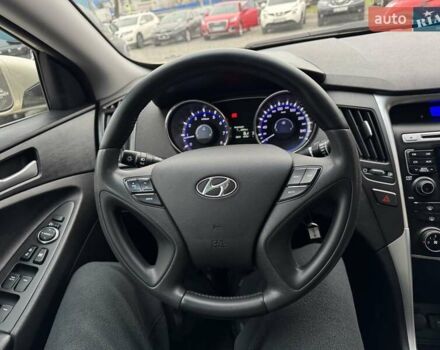 Бежевый Хендай Соната, объемом двигателя 2 л и пробегом 69 тыс. км за 10500 $, фото 29 на Automoto.ua