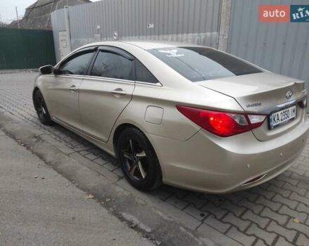 Бежевый Хендай Соната, объемом двигателя 2 л и пробегом 160 тыс. км за 5499 $, фото 13 на Automoto.ua