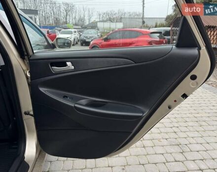 Бежевый Хендай Соната, объемом двигателя 2 л и пробегом 69 тыс. км за 10500 $, фото 23 на Automoto.ua