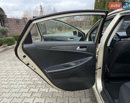 Бежевий Хендай Соната, об'ємом двигуна 2 л та пробігом 69 тис. км за 10750 $, фото 37 на Automoto.ua