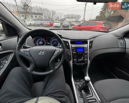 Бежевый Хендай Соната, объемом двигателя 2 л и пробегом 69 тыс. км за 10500 $, фото 27 на Automoto.ua