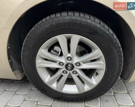 Бежевый Хендай Соната, объемом двигателя 2 л и пробегом 69 тыс. км за 10500 $, фото 17 на Automoto.ua