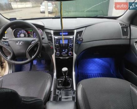 Бежевый Хендай Соната, объемом двигателя 2 л и пробегом 160 тыс. км за 5499 $, фото 24 на Automoto.ua