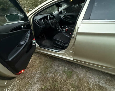 Бежевый Хендай Соната, объемом двигателя 2 л и пробегом 255 тыс. км за 7700 $, фото 6 на Automoto.ua