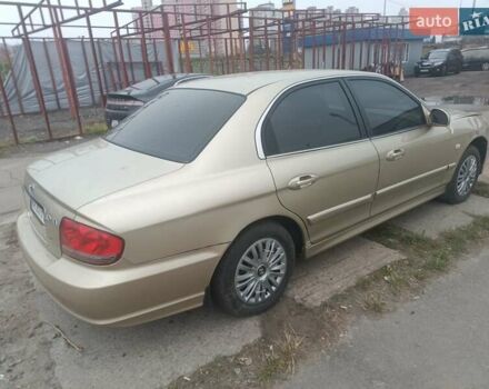 Бежевый Хендай Соната, объемом двигателя 2 л и пробегом 270 тыс. км за 1900 $, фото 1 на Automoto.ua