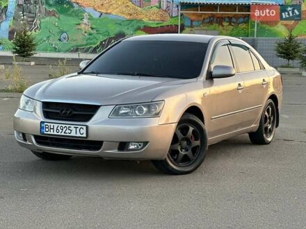 Бежевый Хендай Соната, объемом двигателя 2 л и пробегом 240 тыс. км за 6300 $, фото 1 на Automoto.ua