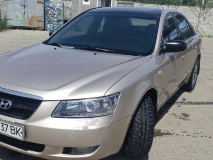Хендай Соната 2007 в Херсоне на Automoto.ua Бежевый Хендай Соната, объемом двигателя 2 л и пробегом 307 тыс. км за 6085 $, фото 1 на Automoto.ua