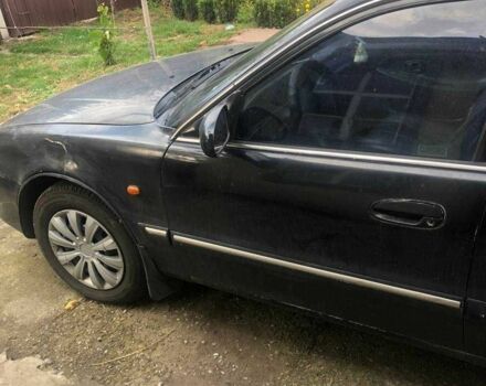 Черный Хендай Соната, объемом двигателя 2 л и пробегом 426 тыс. км за 2000 $, фото 1 на Automoto.ua