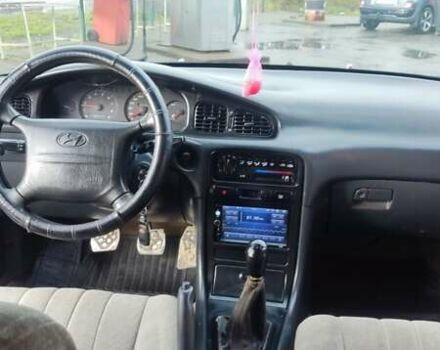 Черный Хендай Соната, объемом двигателя 2 л и пробегом 200 тыс. км за 1450 $, фото 14 на Automoto.ua