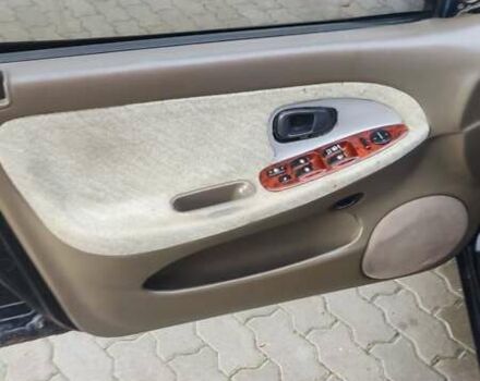 Черный Хендай Соната, объемом двигателя 2 л и пробегом 200 тыс. км за 1350 $, фото 12 на Automoto.ua