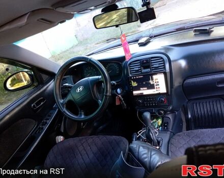 Черный Хендай Соната, объемом двигателя 2 л и пробегом 370 тыс. км за 4300 $, фото 5 на Automoto.ua