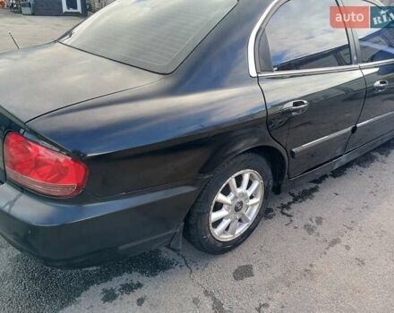 Черный Хендай Соната, объемом двигателя 2 л и пробегом 345 тыс. км за 2900 $, фото 4 на Automoto.ua