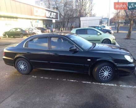 Черный Хендай Соната, объемом двигателя 2 л и пробегом 381 тыс. км за 3400 $, фото 4 на Automoto.ua