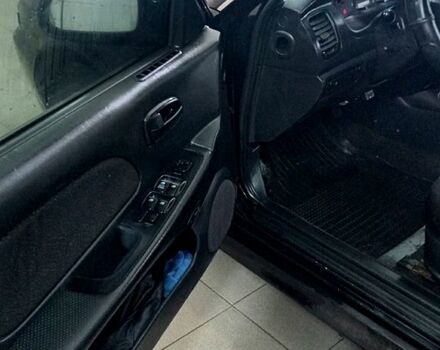 Черный Хендай Соната, объемом двигателя 2 л и пробегом 240 тыс. км за 3500 $, фото 5 на Automoto.ua