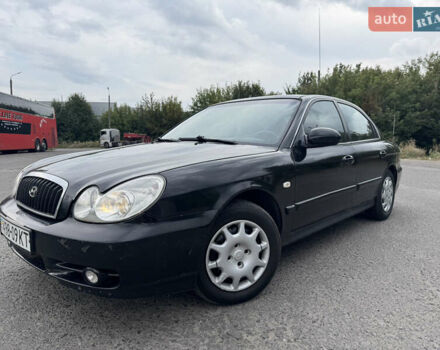 Черный Хендай Соната, объемом двигателя 2 л и пробегом 290 тыс. км за 2400 $, фото 2 на Automoto.ua
