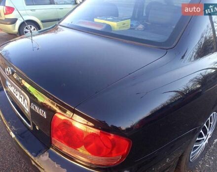 Черный Хендай Соната, объемом двигателя 2 л и пробегом 381 тыс. км за 3400 $, фото 7 на Automoto.ua
