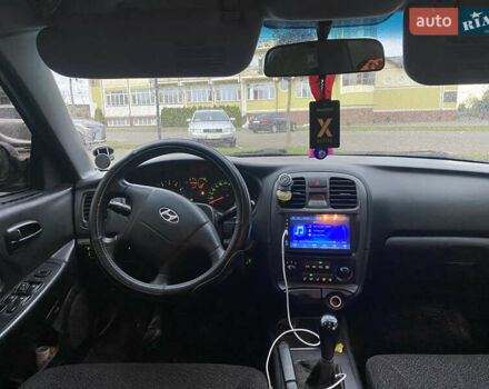 Чорний Хендай Соната, об'ємом двигуна 2 л та пробігом 300 тис. км за 3199 $, фото 17 на Automoto.ua