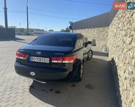 Черный Хендай Соната, объемом двигателя 2.4 л и пробегом 300 тыс. км за 5000 $, фото 3 на Automoto.ua