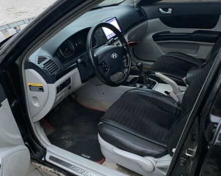 Черный Хендай Соната, объемом двигателя 2.4 л и пробегом 777 тыс. км за 5300 $, фото 5 на Automoto.ua