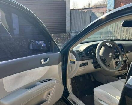 Чорний Хендай Соната, об'ємом двигуна 2.36 л та пробігом 242 тис. км за 5300 $, фото 1 на Automoto.ua