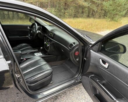 Черный Хендай Соната, объемом двигателя 3.3 л и пробегом 228 тыс. км за 5950 $, фото 4 на Automoto.ua