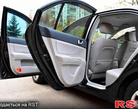 Хендай Соната 2006 у Києві на Automoto.ua Чорний Хендай Соната, об'ємом двигуна 2 л та пробігом 212 тис. км за 4800 $, фото 12 на Automoto.ua