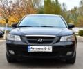 Черный Хендай Соната, объемом двигателя 2 л и пробегом 212 тыс. км за 4800 $, фото 2 на Automoto.ua