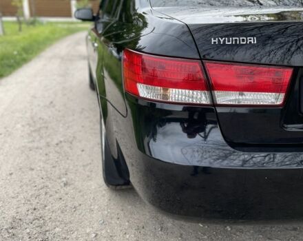 Чорний Хендай Соната, об'ємом двигуна 2 л та пробігом 280 тис. км за 5200 $, фото 5 на Automoto.ua