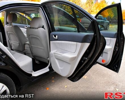 Хендай Соната 2006 у Києві на Automoto.ua Чорний Хендай Соната, об'ємом двигуна 2 л та пробігом 212 тис. км за 4800 $, фото 11 на Automoto.ua