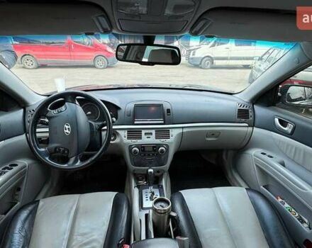 Черный Хендай Соната, объемом двигателя 2.36 л и пробегом 273 тыс. км за 6500 $, фото 3 на Automoto.ua