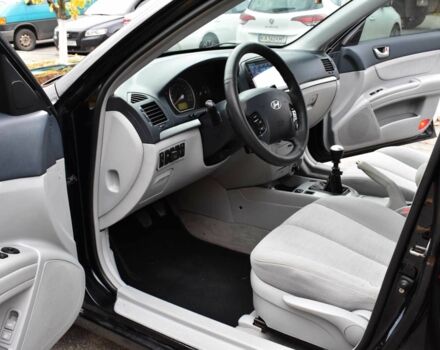 Черный Хендай Соната, объемом двигателя 2 л и пробегом 212 тыс. км за 4800 $, фото 12 на Automoto.ua