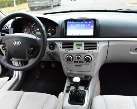 Черный Хендай Соната, объемом двигателя 2 л и пробегом 212 тыс. км за 4800 $, фото 10 на Automoto.ua
