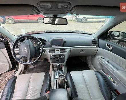 Черный Хендай Соната, объемом двигателя 2.36 л и пробегом 273 тыс. км за 6500 $, фото 6 на Automoto.ua