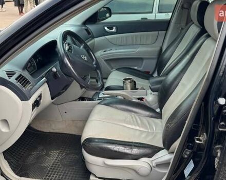 Черный Хендай Соната, объемом двигателя 2.36 л и пробегом 273 тыс. км за 6500 $, фото 5 на Automoto.ua