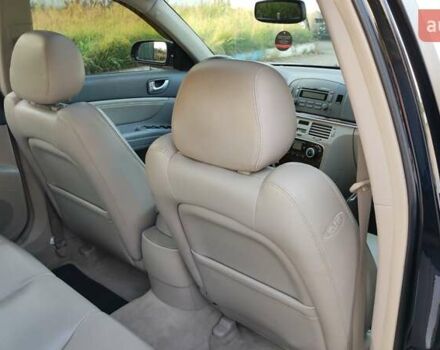 Хендай Соната 2006 у Буче на Automoto.ua Чорний Хендай Соната, об'ємом двигуна 3.34 л та пробігом 215 тис. км за 5999 $, фото 20 на Automoto.ua