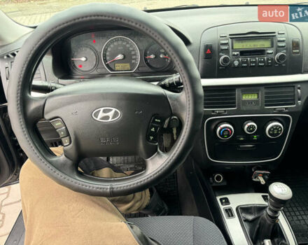 Черный Хендай Соната, объемом двигателя 2 л и пробегом 239 тыс. км за 5200 $, фото 26 на Automoto.ua