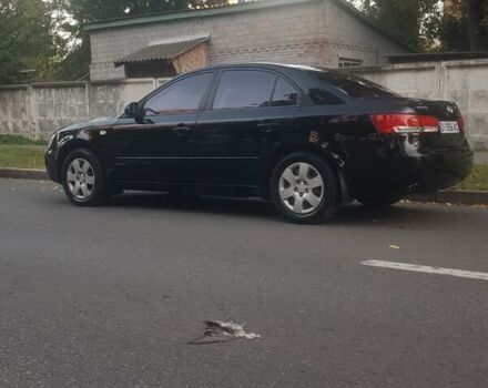 Черный Хендай Соната, объемом двигателя 2 л и пробегом 274 тыс. км за 5500 $, фото 3 на Automoto.ua