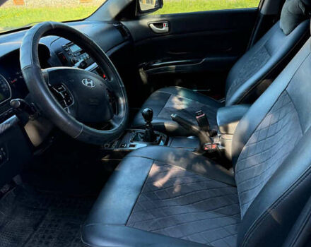 Черный Хендай Соната, объемом двигателя 2 л и пробегом 259 тыс. км за 5199 $, фото 7 на Automoto.ua