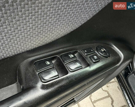 Черный Хендай Соната, объемом двигателя 2 л и пробегом 239 тыс. км за 5200 $, фото 23 на Automoto.ua