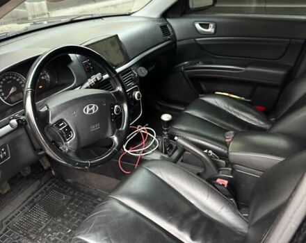 Черный Хендай Соната, объемом двигателя 2.4 л и пробегом 214 тыс. км за 7000 $, фото 10 на Automoto.ua