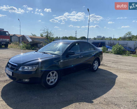 Черный Хендай Соната, объемом двигателя 2 л и пробегом 280 тыс. км за 4700 $, фото 1 на Automoto.ua
