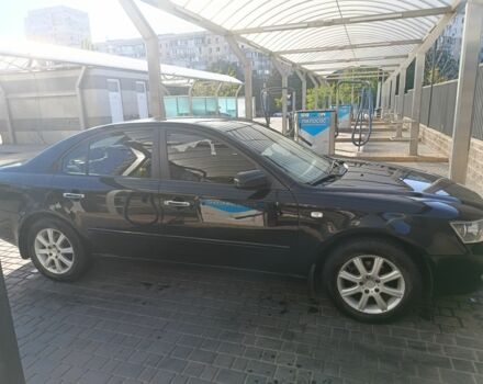 Черный Хендай Соната, объемом двигателя 2 л и пробегом 293 тыс. км за 6200 $, фото 4 на Automoto.ua