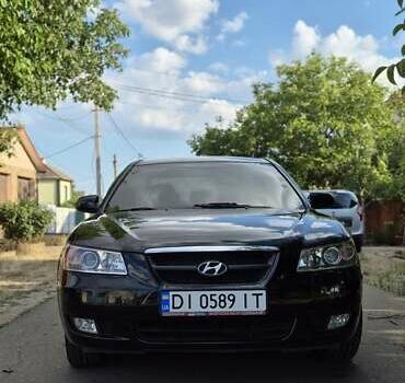Чорний Хендай Соната, об'ємом двигуна 2 л та пробігом 121 тис. км за 6200 $, фото 2 на Automoto.ua